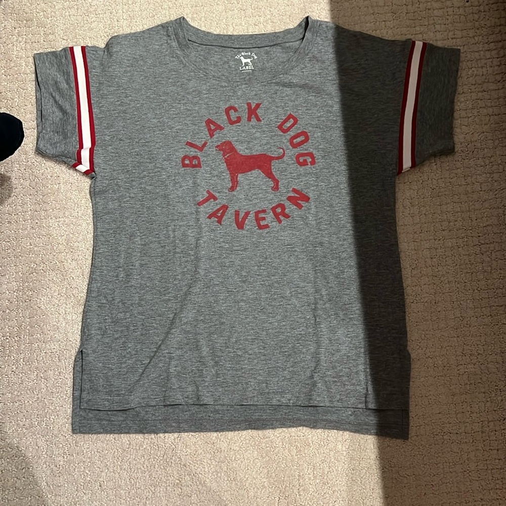 Black Dog Tavern t shirt size M